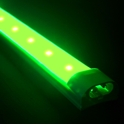 Regleta Tubo Led 18w verde 120 Cm Con Accesorios transparente